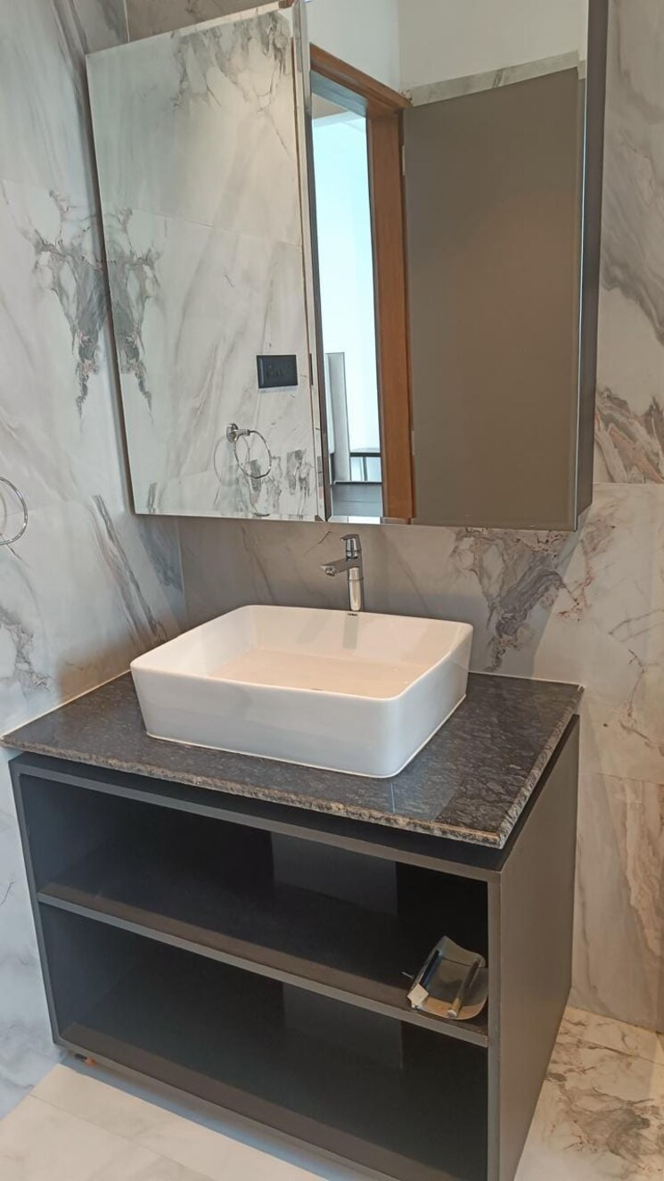 Bathroom, suraj-ocean-star-2 6+ Bedroom 5400 Sq.Ft. Apartment In Prabhadevi Mumbai 9441643