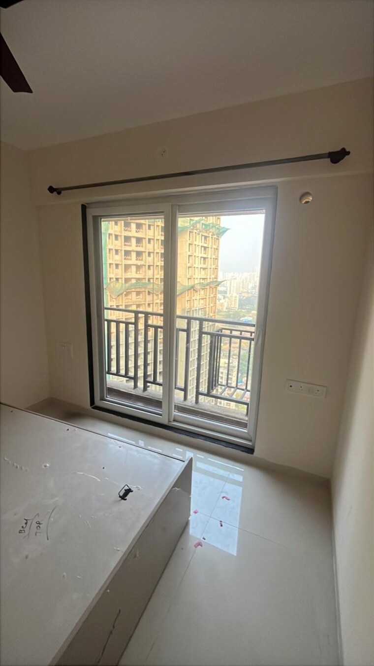 Room, puranik-city 1 Bedroom 447 Sq.Ft. Apartment In Kasarvadavali Thane 9441647