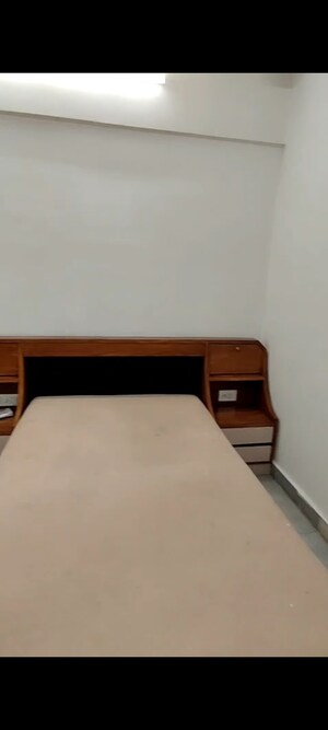 Furnished Amenities in 2 BHK Apartment at Sukumar CHS, Vile Parle East – for Rent