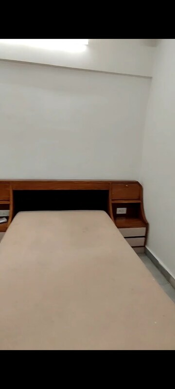 Furnished Amenities in 2 BHK Apartment at Sukumar CHS, Vile Parle East – for Rent