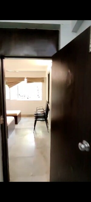 Furnished Amenities in 2 BHK Apartment at Sukumar CHS, Vile Parle East – for Rent