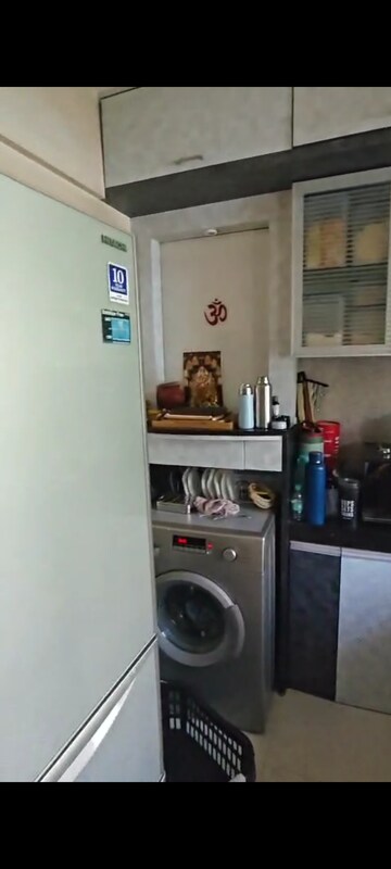 Furnished Amenities in 1 BHK Apartment at Anupam CHS, Vile Parle East – for Rent