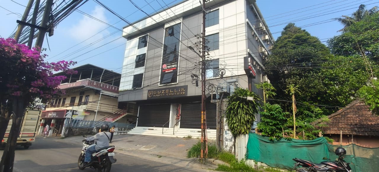 Retail Shop For Rent in Thevara