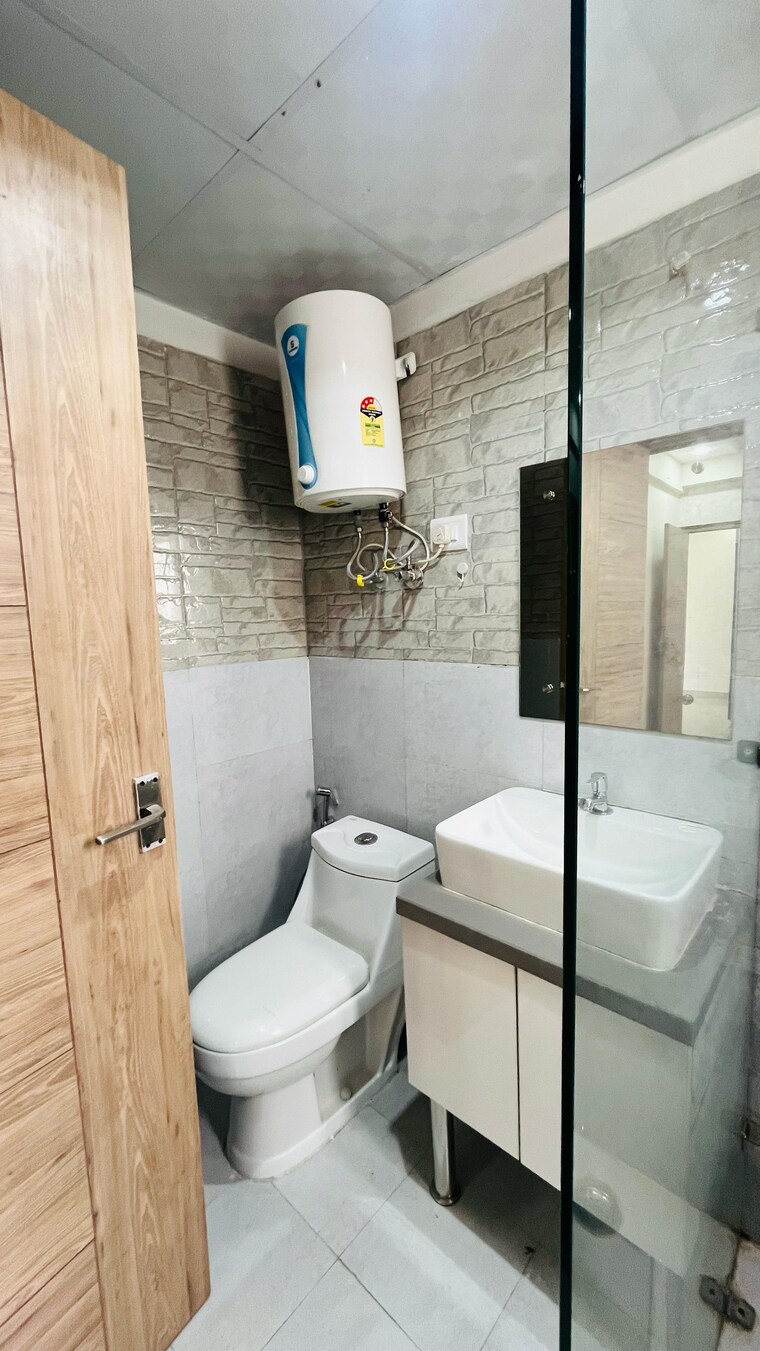 Bathroom, suncity-avenue-76 2 Bedroom 735 Sq.Ft. Apartment In Sector 76 Gurgaon 9441820