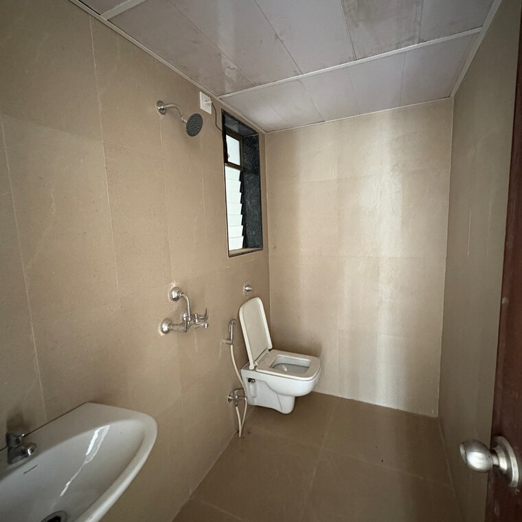 Bathroom, runwal-my-city-phase-ii-cluster-05 2 Bedroom 570 Sq.Ft. Apartment In Usarghar Gaon Thane 9441826