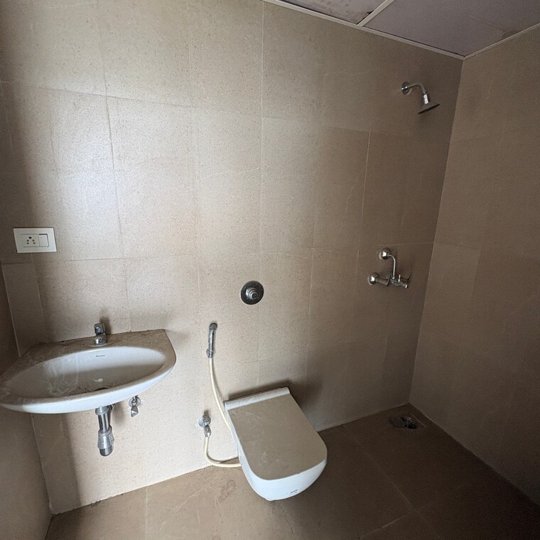 Bathroom, runwal-my-city-phase-ii-cluster-05 2 Bedroom 570 Sq.Ft. Apartment In Usarghar Gaon Thane 9441826