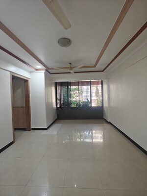 Room in 2 BHK Apartment at Soham Apartments Seawoods, Seawoods – for Rent