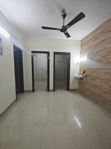 Room in 2 BHK Apartment at Soham Apartments Seawoods, Seawoods – for Rent