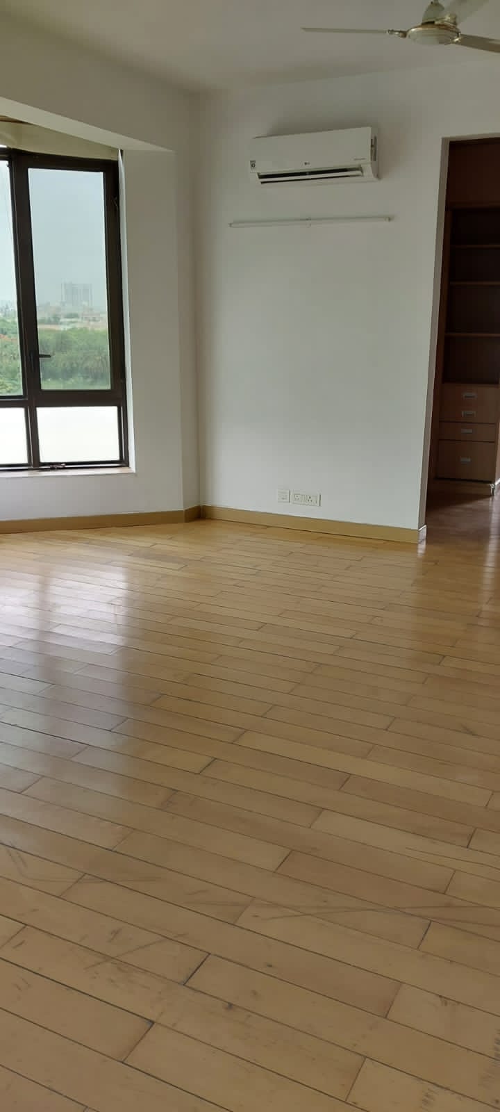 3 BHK + Servant Room Apartment For Sale in Jaypee Green Crescent Court