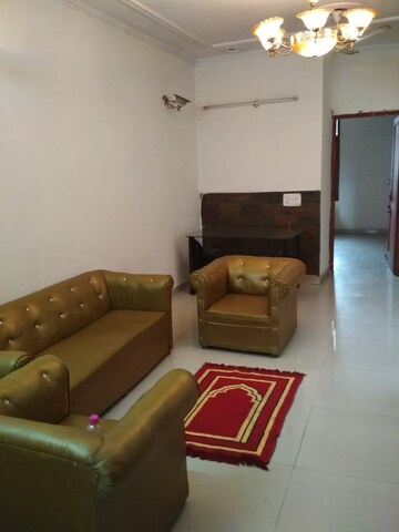 Furnished Amenities in 3 BHK Builder Floor at East Of Kailash – for Rent