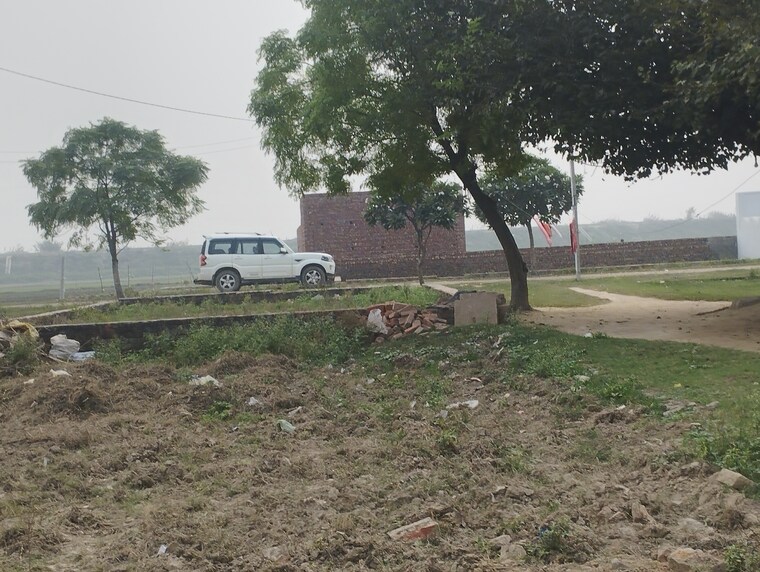 Garden, tronica city  100 Sq.Yd. Plot In Tronica City Ghaziabad 9441938