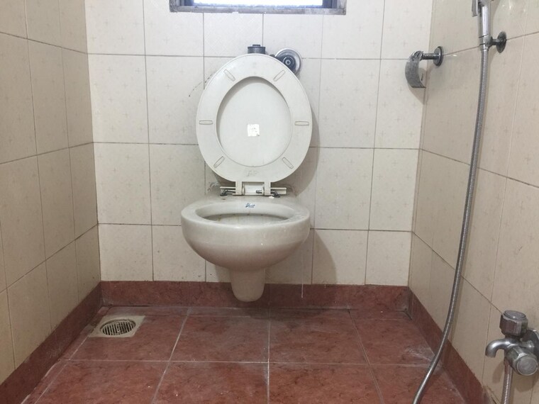 Bathroom, royal-classic-co-op-society 2 Bedroom 1010 Sq.Ft. Apartment In Andheri West Mumbai 9442057