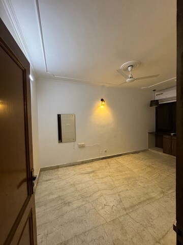 Room in 3 BHK Builder Floor at Shivalik Colony – for Rent