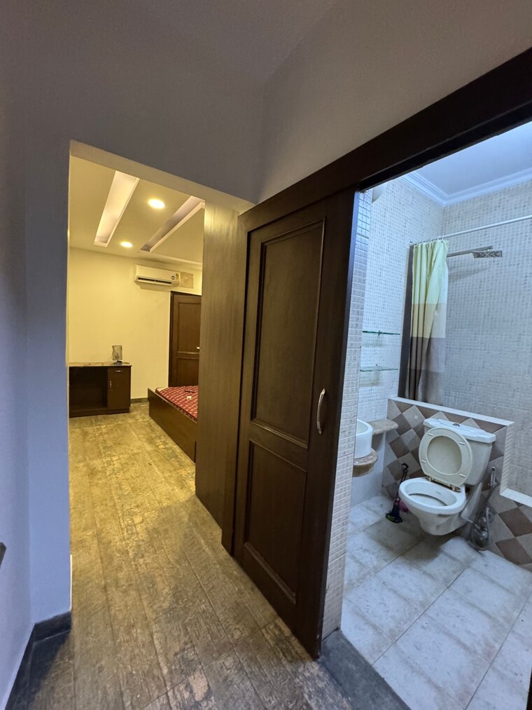 Living Room, shivalik colony 3 Bedroom 1800 Sq.Ft. Builder Floor In Shivalik Colony Delhi 9409137