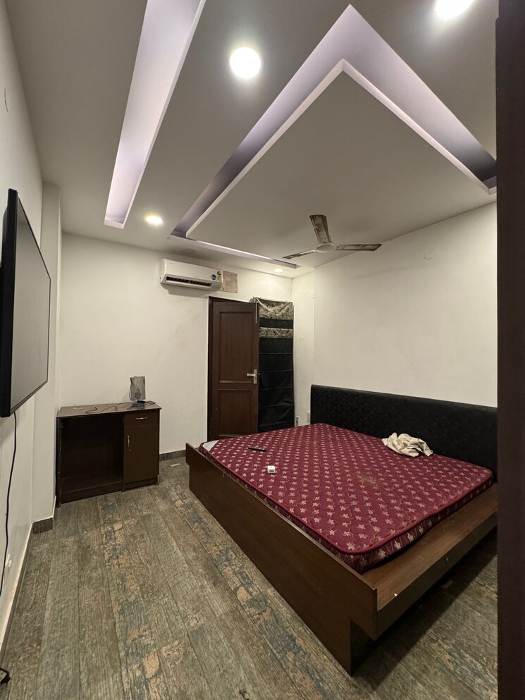 Bedroom, shivalik colony 3 Bedroom 1800 Sq.Ft. Builder Floor In Shivalik Colony Delhi 9409137