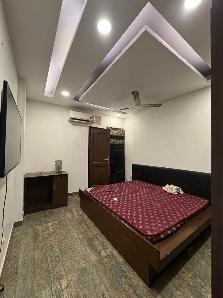 Bedroom, shivalik colony 3 Bedroom 1800 Sq.Ft. Builder Floor In Shivalik Colony Delhi 9409137