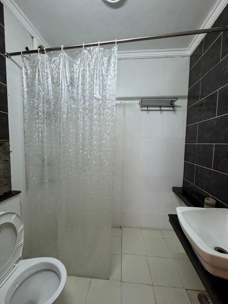Bathroom, shivalik colony 3 Bedroom 1800 Sq.Ft. Builder Floor In Shivalik Colony Delhi 9409137