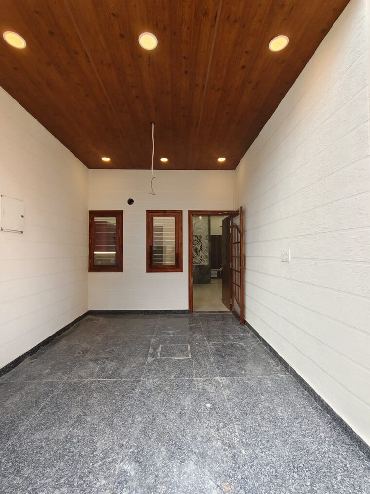 Room, pallav puram phase 2 4 Bedroom 183 Sq.Yd. Villa In Pallav Puram Phase 2 Meerut 9442157