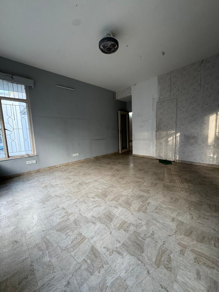 Room, white-flint-nest Commercial Office Space 1300 Sq.Ft. In Koregaon Park Pune 9442177