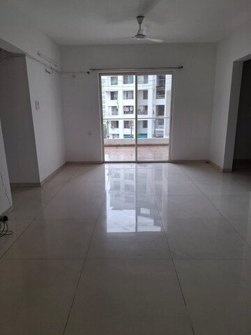 Room in 3 BHK Apartment at Kolte Patil Langston, Kharadi – for Rent
