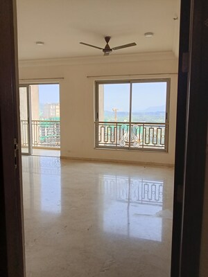 Room in 2 BHK Apartment at Hiranandani Fortune City, New Panvel – for Rent