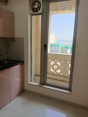 Room in 2 BHK Apartment at Hiranandani Fortune City, New Panvel – for Rent