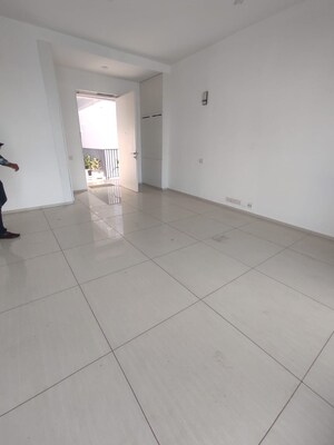 Room in 3 BHK Apartment at Ireo Skyon, Sector 60 – for Rent