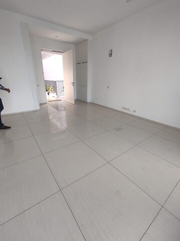 Room in 3 BHK Apartment at Ireo Skyon, Sector 60 – for Rent