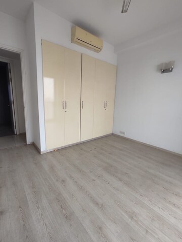 Room in 3 BHK Apartment at Ireo Skyon, Sector 60 – for Rent