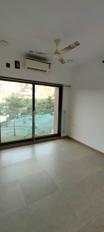 Room in 2 BHK Apartment at Kanakia Silicon Valley, Powai – for Rent