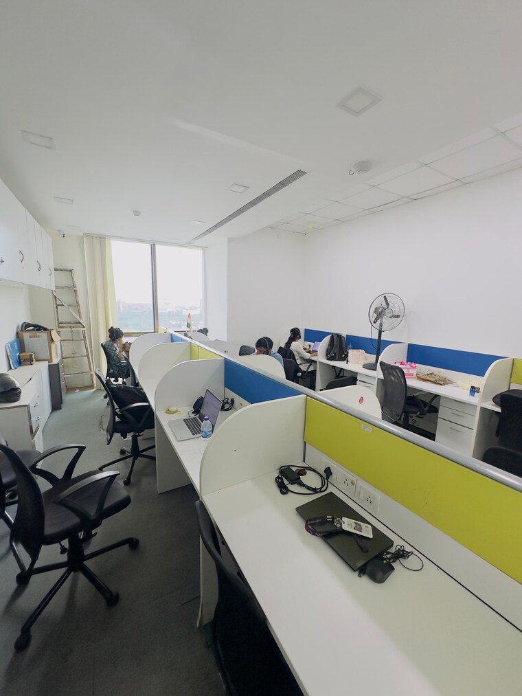 Team Area, platinum-techno-park Commercial Office Space 2660 Sq.Ft. In Vashi Sector 30 Navi Mumbai 9442353
