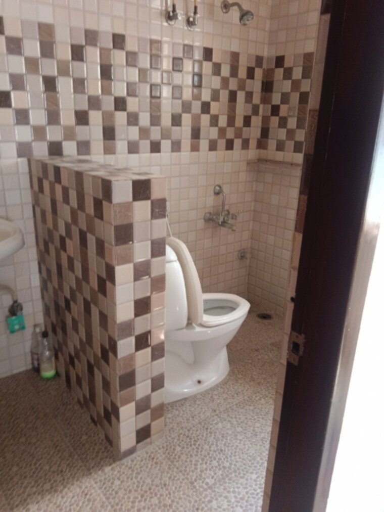 Bathroom, hebbal 3.5 Bedroom 1900 Sq.Ft. Apartment In Hebbal Bangalore 9442420