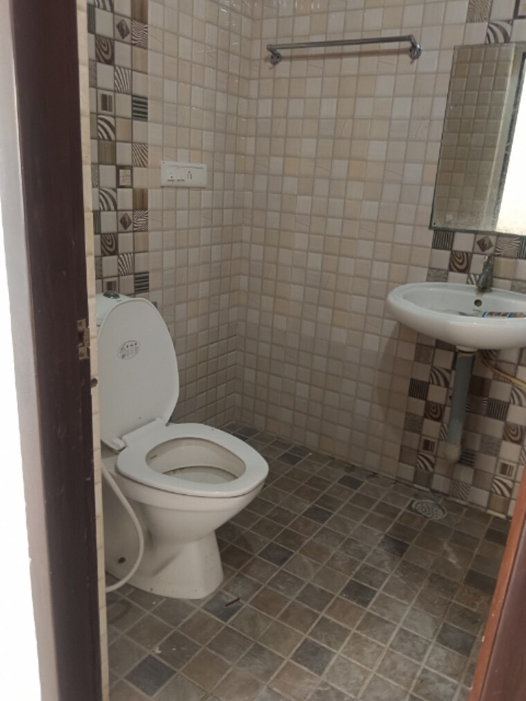 Bathroom, hebbal 3.5 Bedroom 1900 Sq.Ft. Apartment In Hebbal Bangalore 9442420