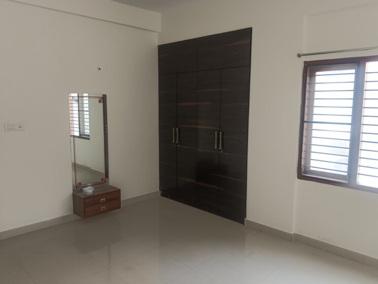 Room, hebbal 3.5 Bedroom 1900 Sq.Ft. Apartment In Hebbal Bangalore 9442420
