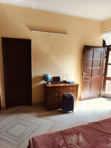 Living Room in 3 BHK Builder Floor at Ansal Plaza Sector-23, Sector 23 – for Rent