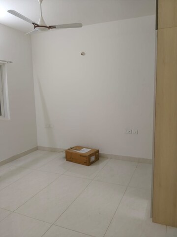 Room in 3 BHK Apartment at Prestige Beverly Hills, Kokapet – for Rent