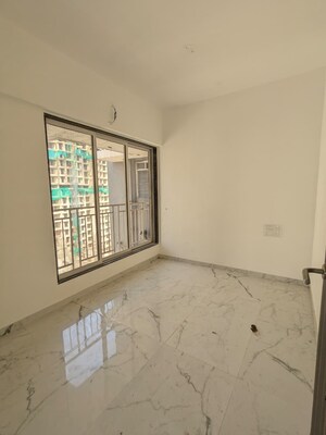 Room in 2 BHK Apartment at Dharti Pressidio, Kandivali West – for Rent