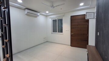 Room in 3 BHK Apartment at Jayabheri The Nirvana, Gopanpally – for Rent