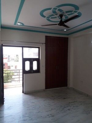 Room in 3 BHK Builder Floor at Sector 51 – for Rent