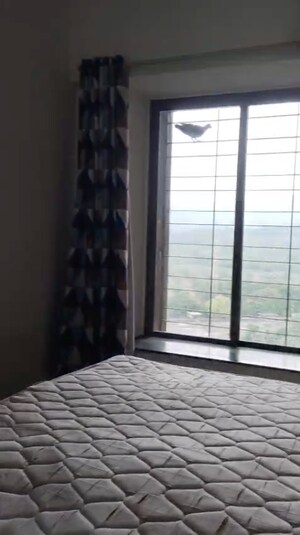 Room in 2 BHK Apartment at Ekta Meadows, Borivali East – for Rent