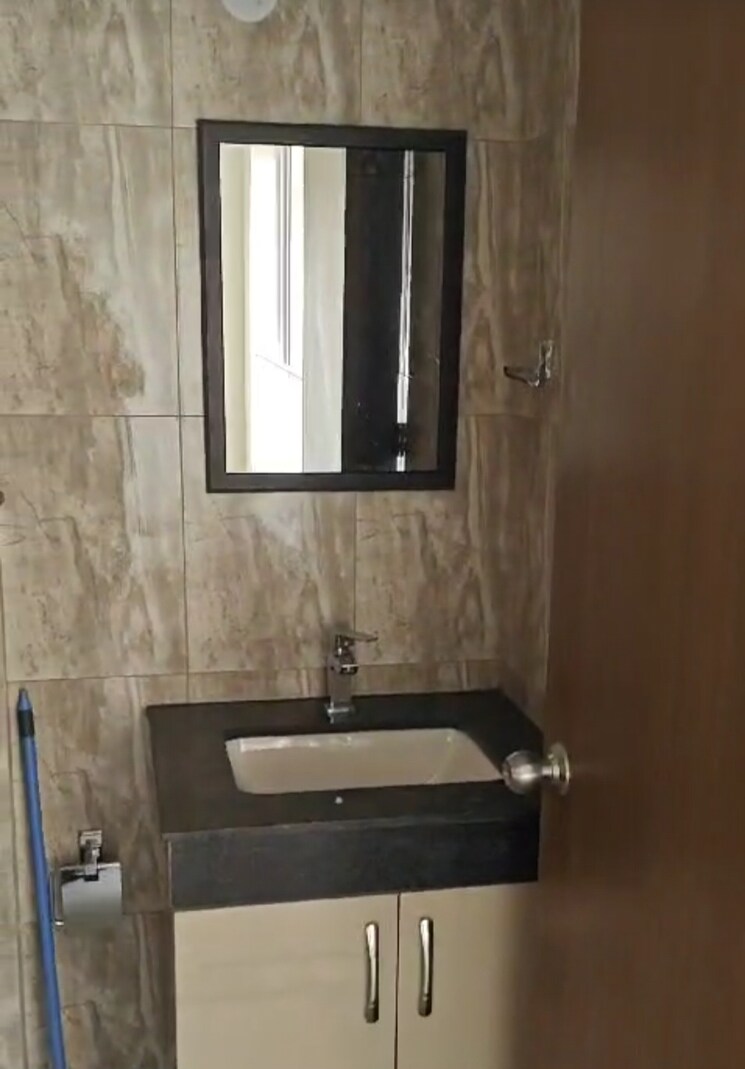 Bathroom, shapoorji-pallonji-joyville-phase-2 2 Bedroom 915 Sq.Ft. Apartment In Sector 102 Gurgaon 9442571