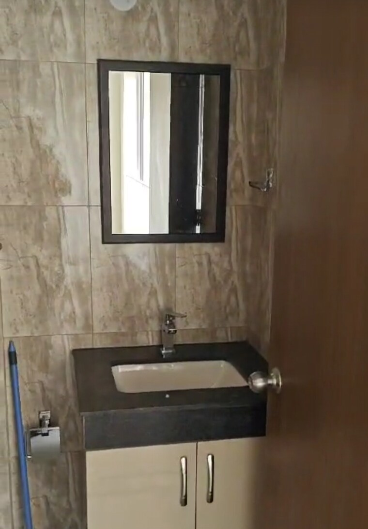 Bathroom, shapoorji-pallonji-joyville-phase-2 2 Bedroom 915 Sq.Ft. Apartment In Sector 102 Gurgaon 9442571
