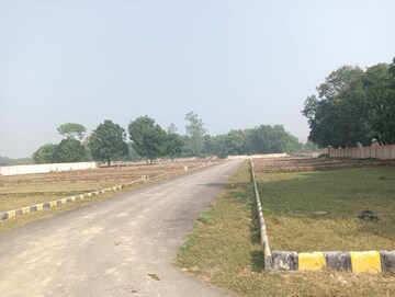 Master Bedroom in 2 BHK Independent House at Raebareli Road – for Sale