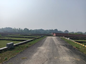 Master Bedroom in 2 BHK Independent House at Raebareli Road – for Sale