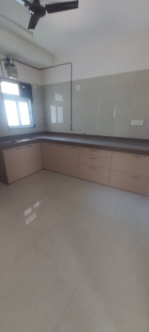 2 BHK Apartment For Rent in Je and Vee Madhuban, Malad East