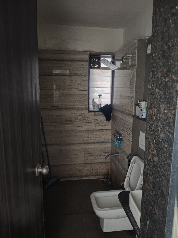 Bathroom, nav-highland-chs 2 Bedroom 640 Sq.Ft. Apartment In Balkum Pada Thane 9442681