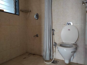 2 BHK Apartment For Rent in Mermit Tower, Lower Parel