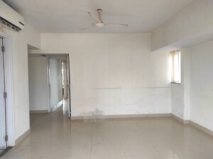 Room in 2 BHK Apartment at Mermit Tower, Lower Parel – for Rent