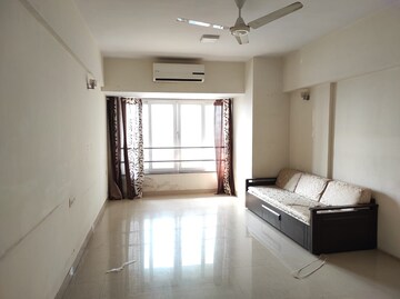 Room in 2 BHK Apartment at Mermit Tower, Lower Parel – for Rent