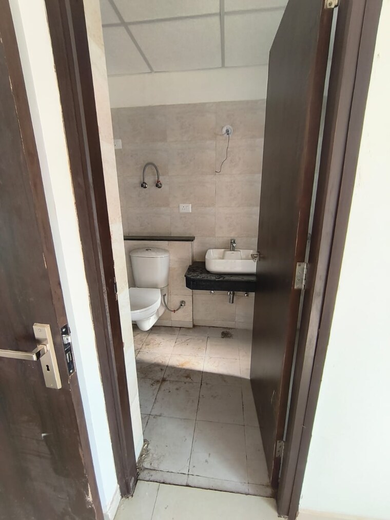 Bathroom, shri-radha-aqua-garden 3 Bedroom 1500 Sq.Ft. Apartment In Sector 16b Greater Noida Greater Noida 9442691